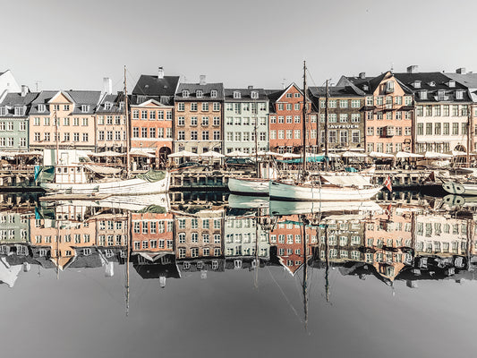 COPENHAGEN VINTAGE Nyhavn in the morning