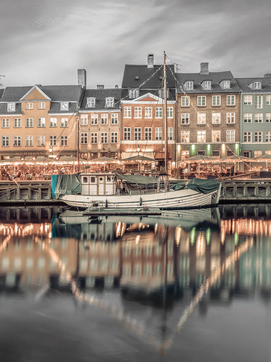 COPENHAGEN VINTAGE Evening at Nyhavn