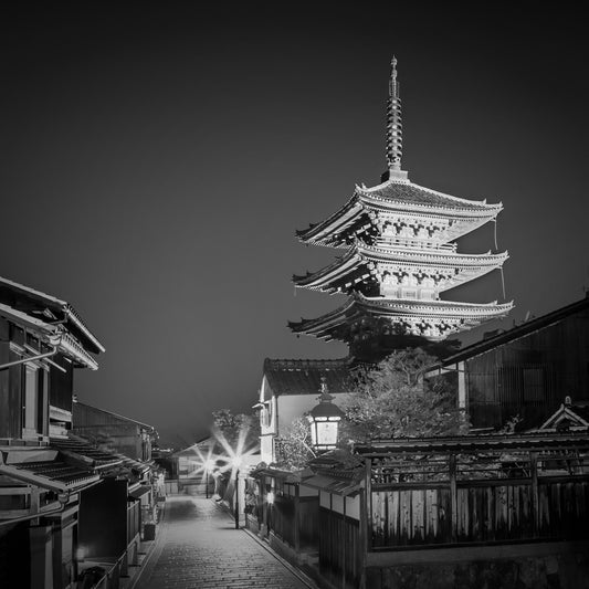 Yasaka Pagoda in historic Kyoto in the evening | monochrome