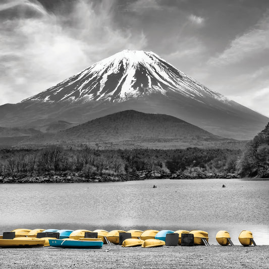 Charming Lake Shoji with majestic Mount Fuji | colorkey